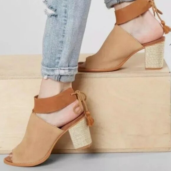 TOMS Seville Suede Peep Toe Heeled Sandal size 7 - Picture 1 of 9